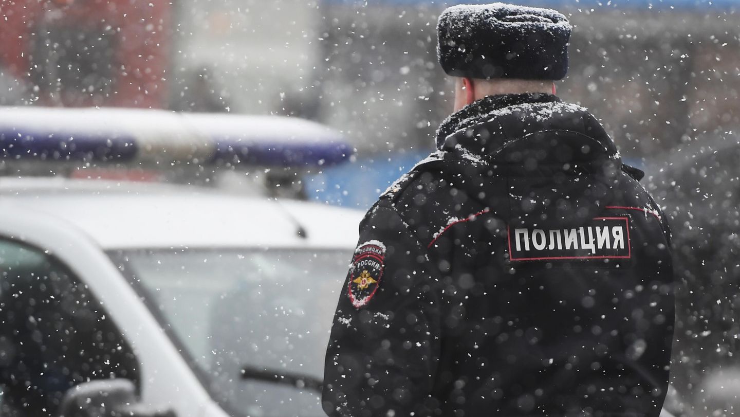 Сотрудник полиции Сотрудник полиции