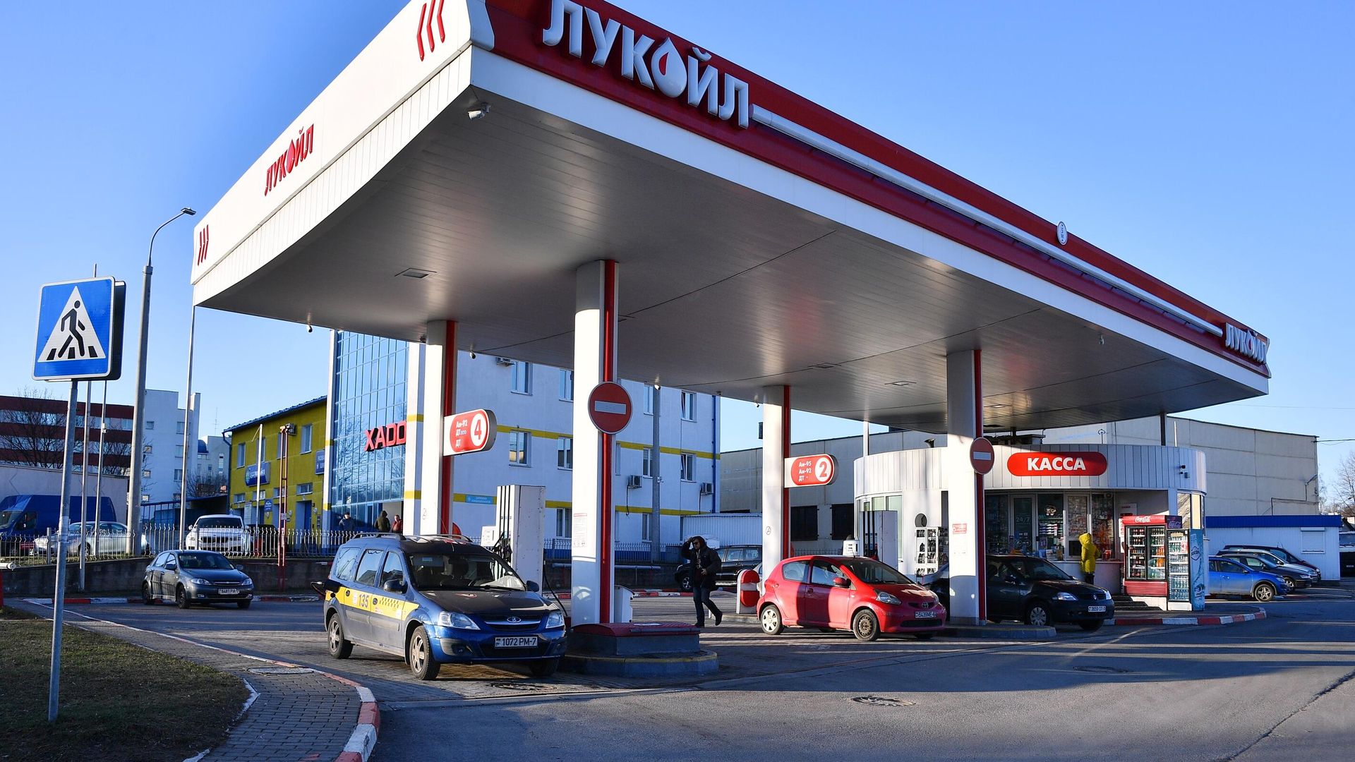 Автозаправочная станция Лукойл в Минске Автозаправочная станция Лукойл в Минске - РИА Новости, 1920, 07.01.2026