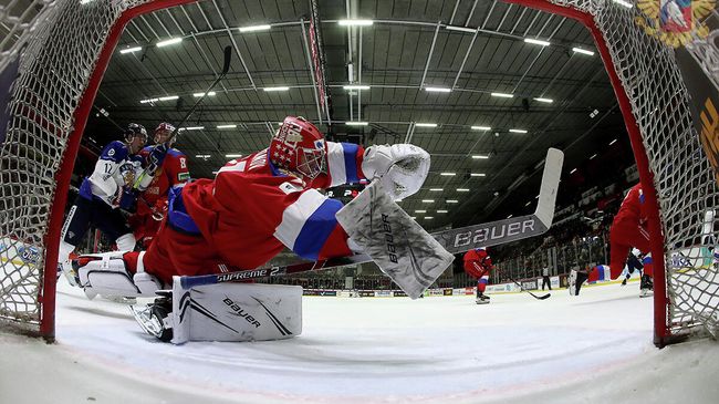 Голкипер сборной России Тимур Билялов Голкипер сборной России Тимур Билялов