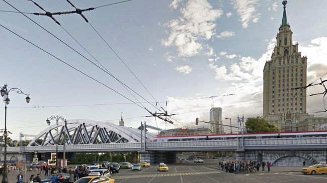 Каланчевский железнодорожный путепровод на Комсомольская площади в Москве Каланчевский железнодорожный путепровод на Комсомольская площади в Москве