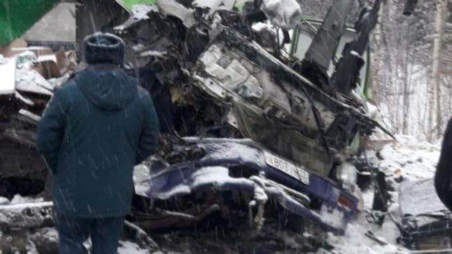 Лобовое столкновение автобуса с фурой на автодороге в Яшкинском районе Кемеровской области. 9 февраля 2020 Лобовое столкновение автобуса с фурой на автодороге в Яшкинском районе Кемеровской области. 9 февраля 2020