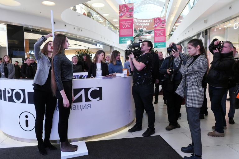 Участница кастинга Мисс Россия 2020 в торговом центре Метрополис в Москве Участница кастинга Мисс Россия 2020 в торговом центре Метрополис в Москве