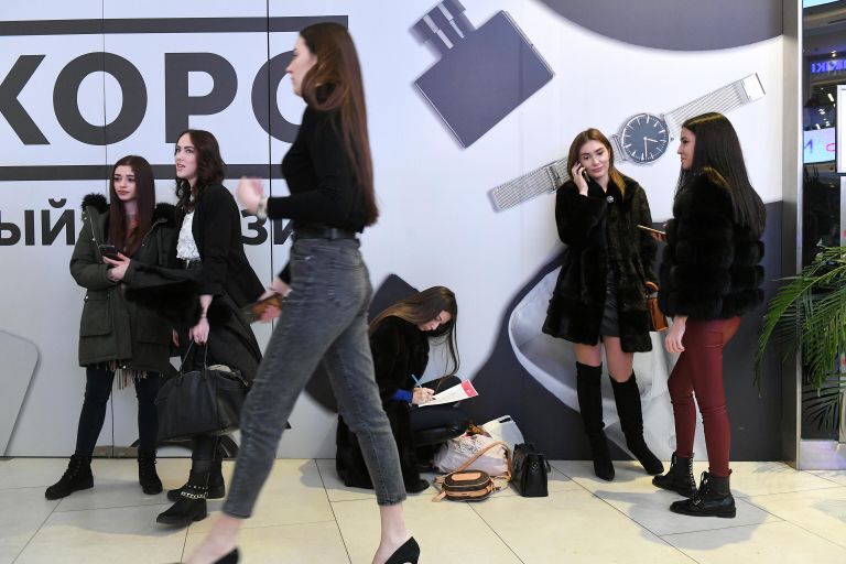 Участницы перед началом кастинга Мисс Россия 2020 в торговом центре Метрополис в Москве Участницы перед началом кастинга Мисс Россия 2020 в торговом центре Метрополис в Москве