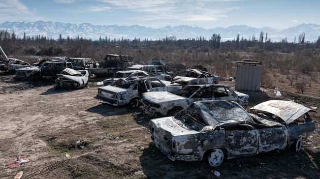 Автомобили, сожженные во время массовых беспорядков в Кордайском районе Жамбылской области Казахастана Автомобили, сожженные во время массовых беспорядков в Кордайском районе Жамбылской области Казахастана
