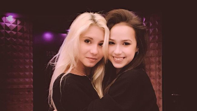 Диана Дэвис и Алина Загитова (справа) Диана Дэвис и Алина Загитова (справа)