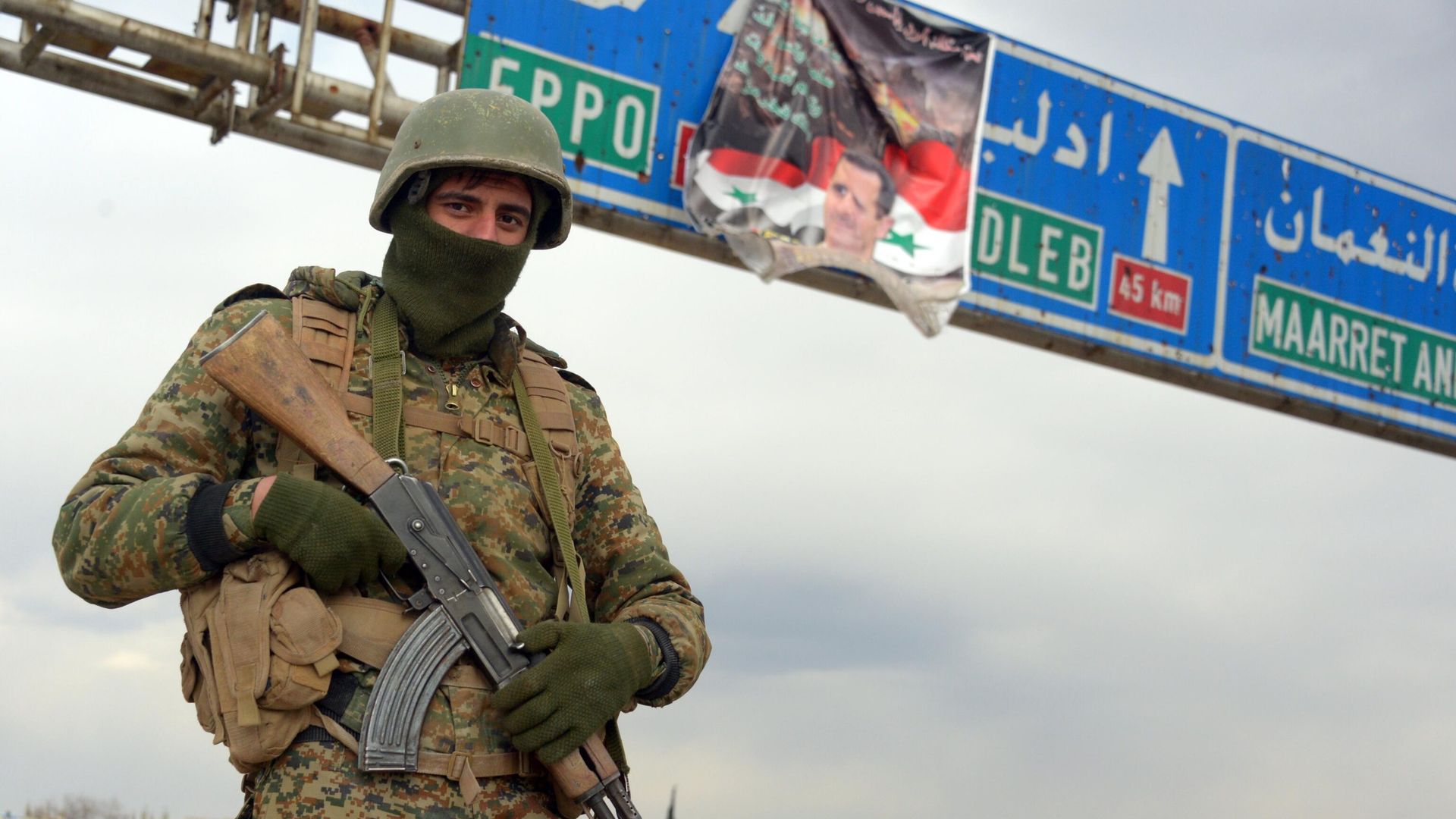 Военнослужащий Сирийской арабской армии в освобожденном от боевиков городе Мааррат-эн-Нууман Военнослужащий Сирийской арабской армии в освобожденном от боевиков городе Мааррат-эн-Нууман - РИА Новости, 1920, 29.10.2021