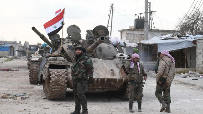 Сирийские военные на трассе Дамаск — Алеппо Сирийские военные на трассе Дамаск — Алеппо