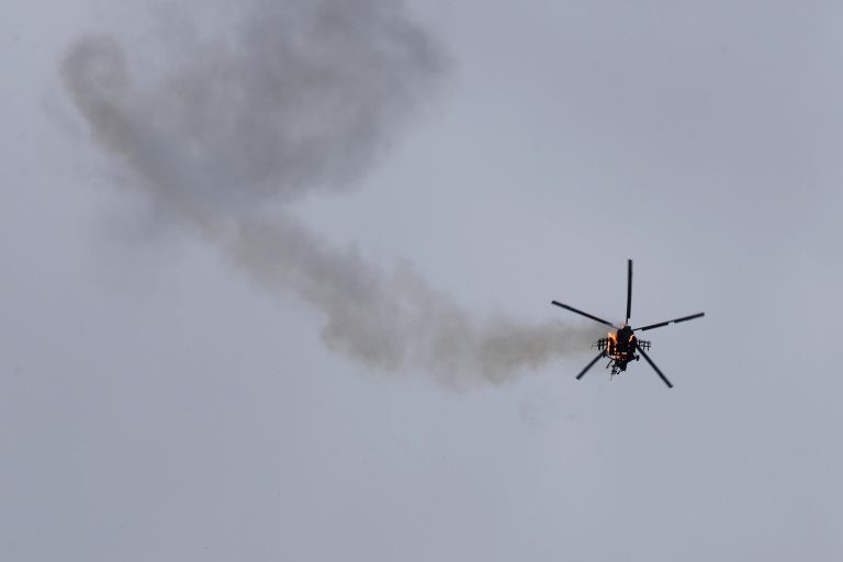 Вертолет правительственной армии Сирии, атакованный ракетой в провинции Идлиб Вертолет правительственной армии Сирии, атакованный ракетой в провинции Идлиб