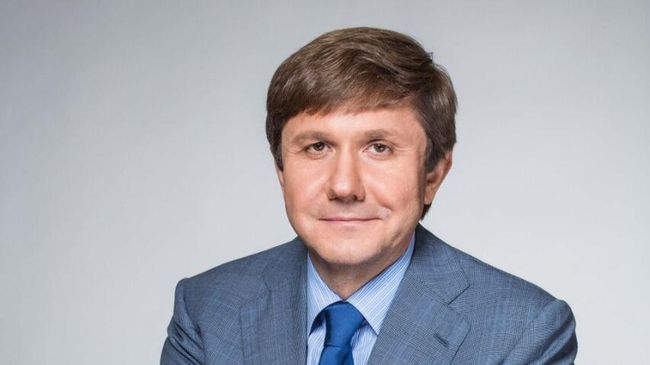 Председатель совета директоров Группы компаний Просвещение Владимир Узун Председатель совета директоров Группы компаний Просвещение Владимир Узун