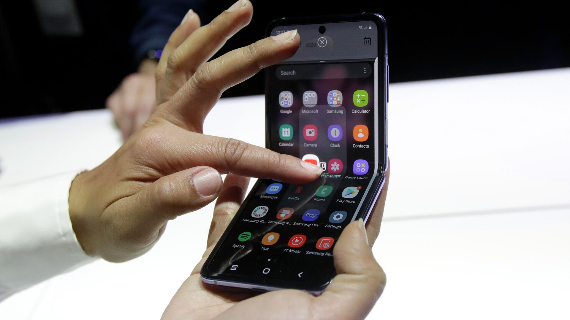 Презентация складного смартфона Samsung Galaxy Z Flip в Сан-Франциско Презентация складного смартфона Samsung Galaxy Z Flip в Сан-Франциско - РИА Новости, 1920, 05.02.2021