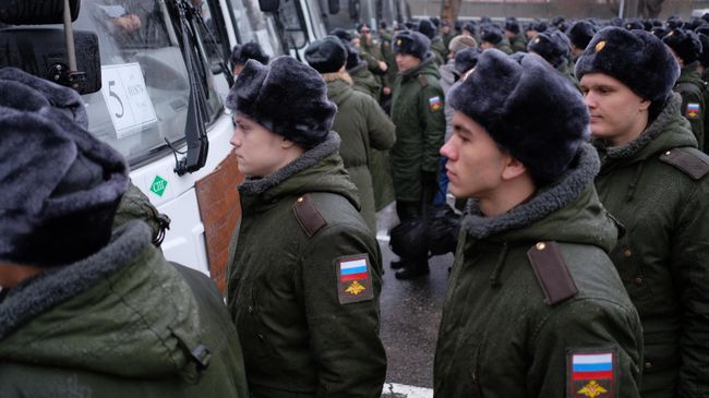 Призывники в сборном пункте военного комиссариата в городе Сызрань 
