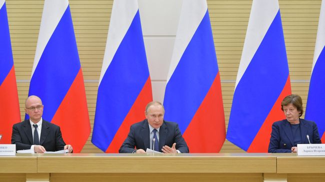 Владимир Путин на встрече с рабочей группой по подготовке предложений о внесении поправок в Конституцию Владимир Путин на встрече с рабочей группой по подготовке предложений о внесении поправок в Конституцию