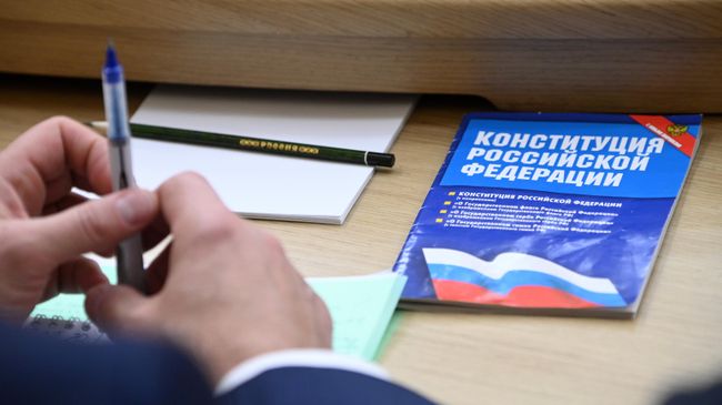 Перед началом встречи президента РФ Владимира Путина с рабочей группой по подготовке предложений о внесении поправок в Конституцию Российской Федерации Перед началом встречи президента РФ Владимира Путина с рабочей группой по подготовке предложений о внесении поправок в Конституцию Российской Федерации
