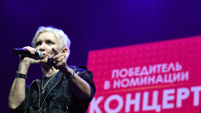 Солистка группы Ночные снайперы Диана Арбенина на XIII-ом ежегодном музыкальном фестивале Чартова дюжина