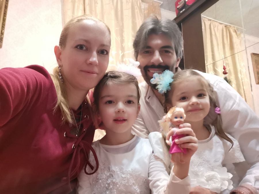 Светлана Манжосова, ее муж Массимилиано Мартинуцци, дети — Мишель, София Светлана Манжосова, ее муж Массимилиано Мартинуцци, дети — Мишель, София