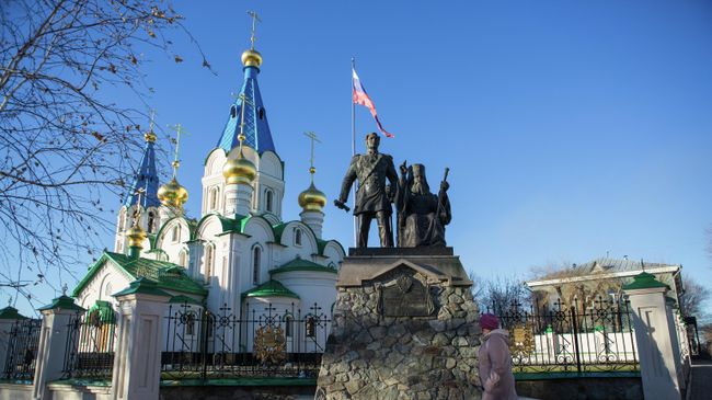 Благовещенский кафедральный собор и памятник графу Н.Н. Муравьеву-Амурскому и святителю Иннокентию в городе Благовещенске Благовещенский кафедральный собор и памятник графу Н.Н. Муравьеву-Амурскому и святителю Иннокентию в городе Благовещенске