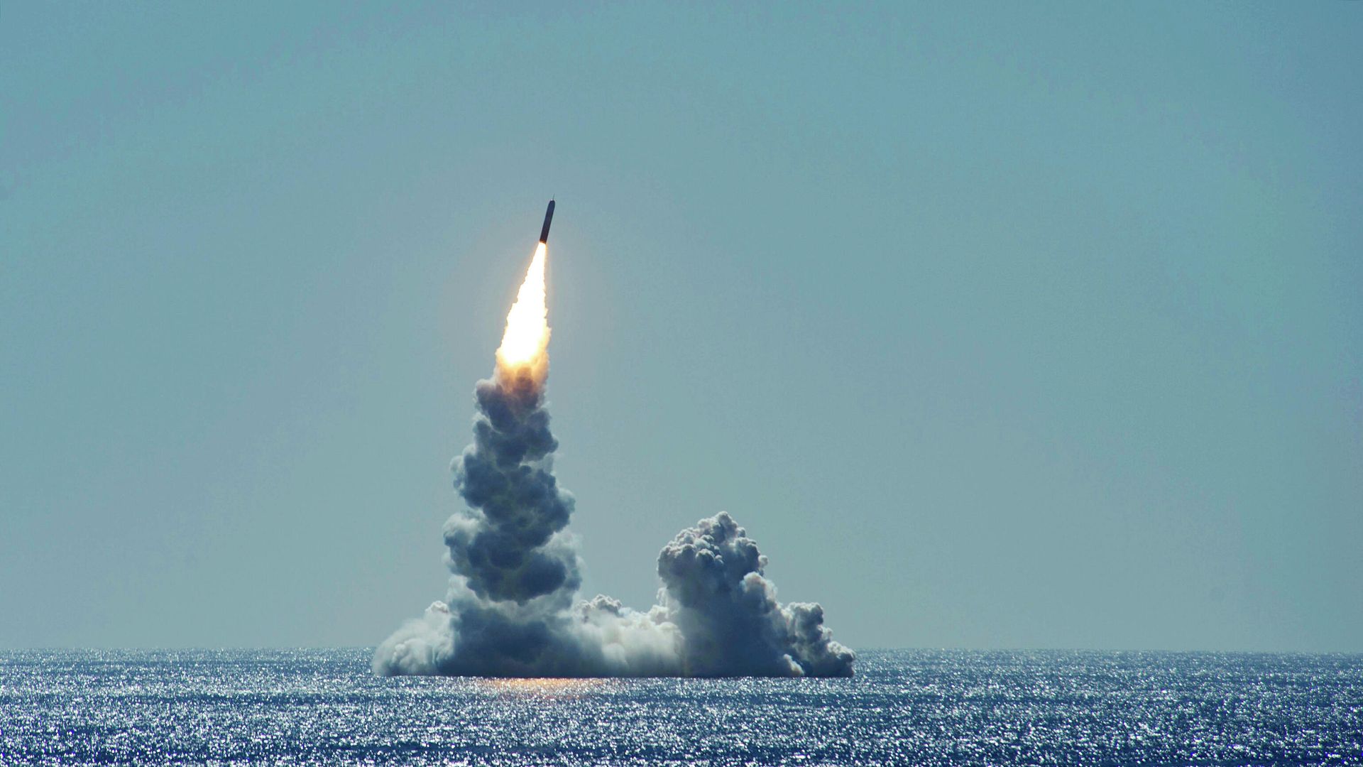 Запуск баллистической ракеты Trident II (D5LE) с подводной лодки USS Maine Запуск баллистической ракеты Trident II (D5LE) с подводной лодки USS Maine - РИА Новости, 1920, 13.09.2024