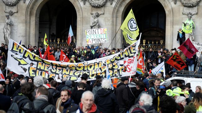 Акция протеста против пенсионной реформы в Париже Акция протеста против пенсионной реформы в Париже