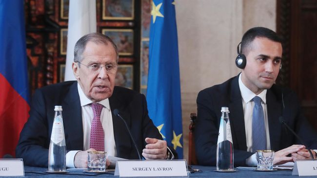Министр иностранных дел РФ Сергей Лавров и министр иностранных дел Италии Луиджи Ди Майо на пресс-конференции по итогам российско-итальянских переговоров. 18 февраля 2020 Министр иностранных дел РФ Сергей Лавров и министр иностранных дел Италии Луиджи Ди Майо на пресс-конференции по итогам российско-итальянских переговоров. 18 февраля 2020