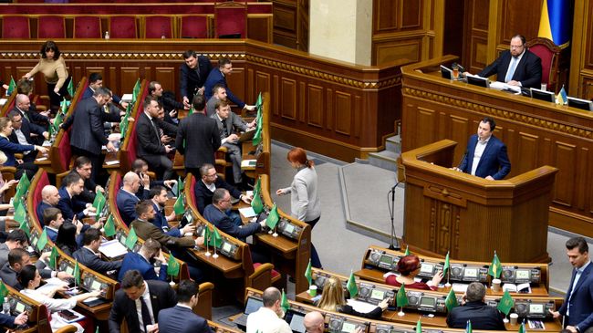 Депутаты Верховной рады Украины во время заседания Депутаты Верховной рады Украины во время заседания