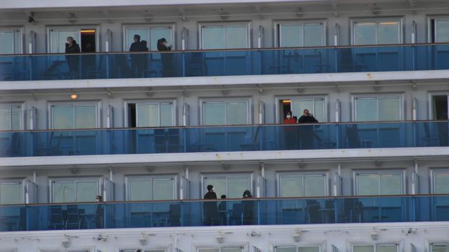 Пассажиры на судне Diamond Princess в Японии Пассажиры на судне Diamond Princess в Японии