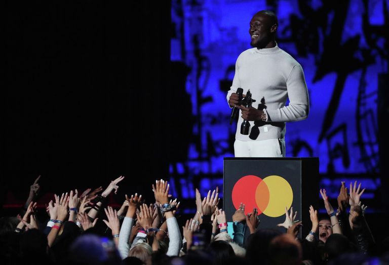Рэпер Stormzy на церемонии вручения премии Brit Awards в Лондоне