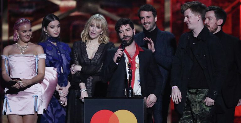Участники группы Foals на церемонии вручения премии Brit Awards в Лондоне