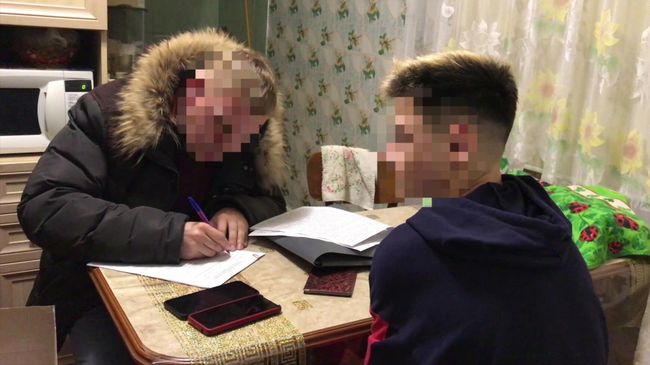 Задержание сотрудниками ФСБ РФ подростков в Керчи, готовивших террористические акты Задержание сотрудниками ФСБ РФ подростков в Керчи, готовивших террористические акты