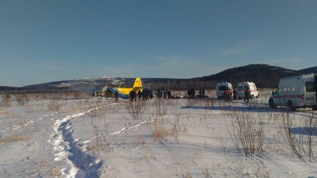 На аэродроме Магадан-13 совершил жесткую посадку частный самолет АН-2 На аэродроме Магадан-13 совершил жесткую посадку частный самолет АН-2
