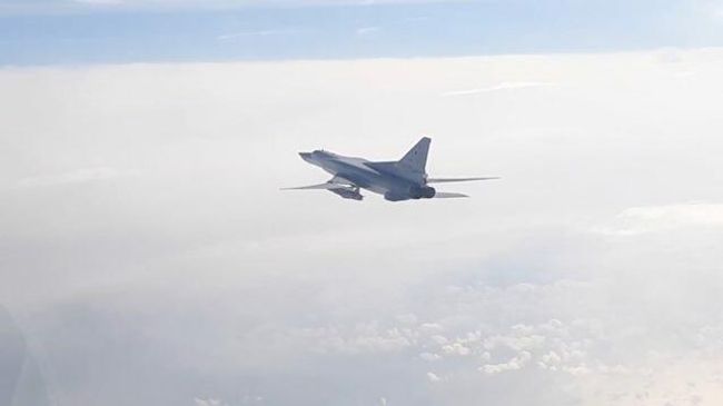 Кадры полета бомбардировщиков Ту-22М3 ВКС России над Черным морем Кадры полета бомбардировщиков Ту-22М3 ВКС России над Черным морем