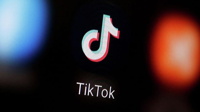 Логотип TikTok на экране смартфона Логотип TikTok на экране смартфона