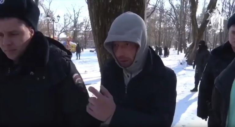 Обвиняемый в совершении сексуальных преступлений в отношении женщин и их убийствах Давид Сарабашян во время следственного эксперимента Обвиняемый в совершении сексуальных преступлений в отношении женщин и их убийствах Давид Сарабашян во время следственного эксперимента