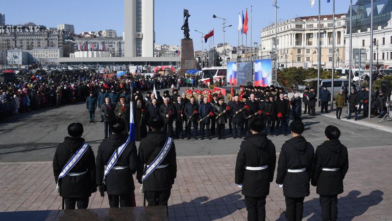 Праздничные мероприятия в честь Дня защитника отечества на центральной площади Владивостока
