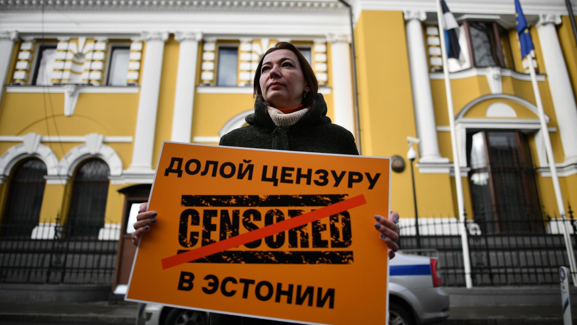 Глава Sputnik Эстония Елена Черышева участвует в пикете у посольства Эстонии в Москве Глава Sputnik Эстония Елена Черышева участвует в пикете у посольства Эстонии в Москве - РИА Новости, 1920, 11.04.2022