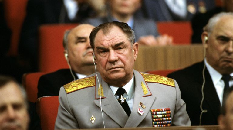 Дмитрий Тимофеевич Язов, министр обороны СССР, в президиуме совместного торжественного заседания ЦК КПСС, Верховного Совета СССР и Верховного Совета РСФСР, посвященного 70-летию Октября Дмитрий Тимофеевич Язов, министр обороны СССР, в президиуме совместного торжественного заседания ЦК КПСС, Верховного Совета СССР и Верховного Совета РСФСР, посвященного 70-летию Октября