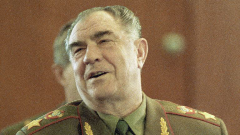 Министр обороны СССР генерал армии Дмитрий Язов Министр обороны СССР генерал армии Дмитрий Язов
