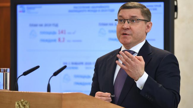 Министр строительства и жилищно-коммунального хозяйства РФ Владимир Якушев на встрече с членами Совета Федерации РФ