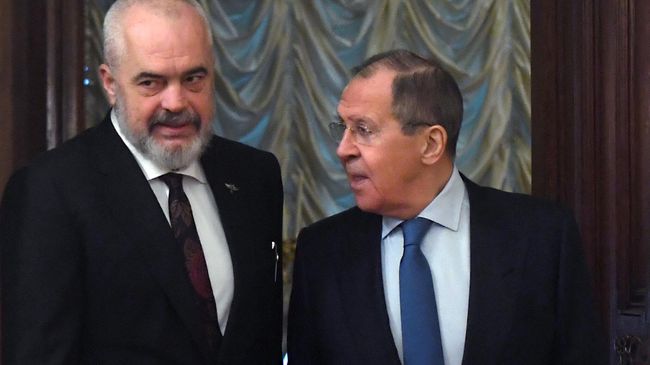 Министр иностранных дел РФ Сергей Лавров и премьер-министр, министром европейских и иностранных дел Республики Албания, действующий председатель ОБСЕ Эди Рама во время встречи Министр иностранных дел РФ Сергей Лавров и премьер-министр, министром европейских и иностранных дел Республики Албания, действующий председатель ОБСЕ Эди Рама во время встречи