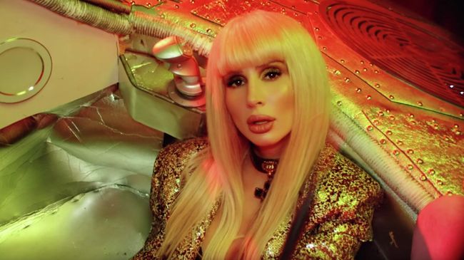 Кадр из клипа Новый Рим певицы LOBODA Кадр из клипа Новый Рим певицы LOBODA