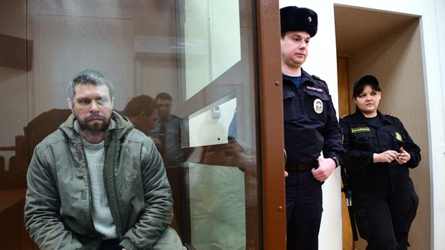 Бывший полицейский Денис Коновалов в суде Бывший полицейский Денис Коновалов в суде