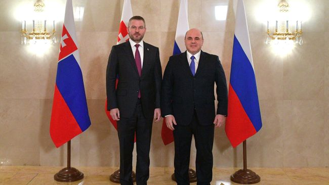 Председатель правительства РФ Михаил Мишустин и председатель правительства Словацкой Республики Петер Пеллегрини во время встречи Председатель правительства РФ Михаил Мишустин и председатель правительства Словацкой Республики Петер Пеллегрини во время встречи