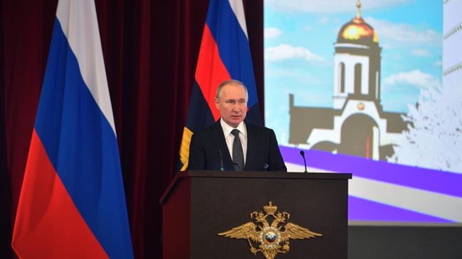 Президент РФ Владимир Путин выступает на расширенном заседании коллегии МВД РФ Президент РФ Владимир Путин выступает на расширенном заседании коллегии МВД РФ
