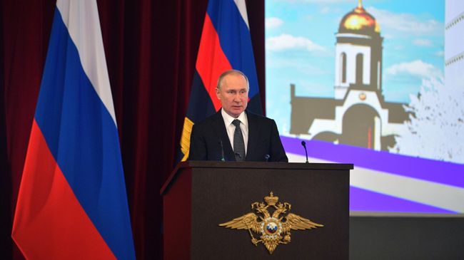 Президент РФ Владимир Путин выступает на расширенном заседании коллегии МВД РФ Президент РФ Владимир Путин выступает на расширенном заседании коллегии МВД РФ