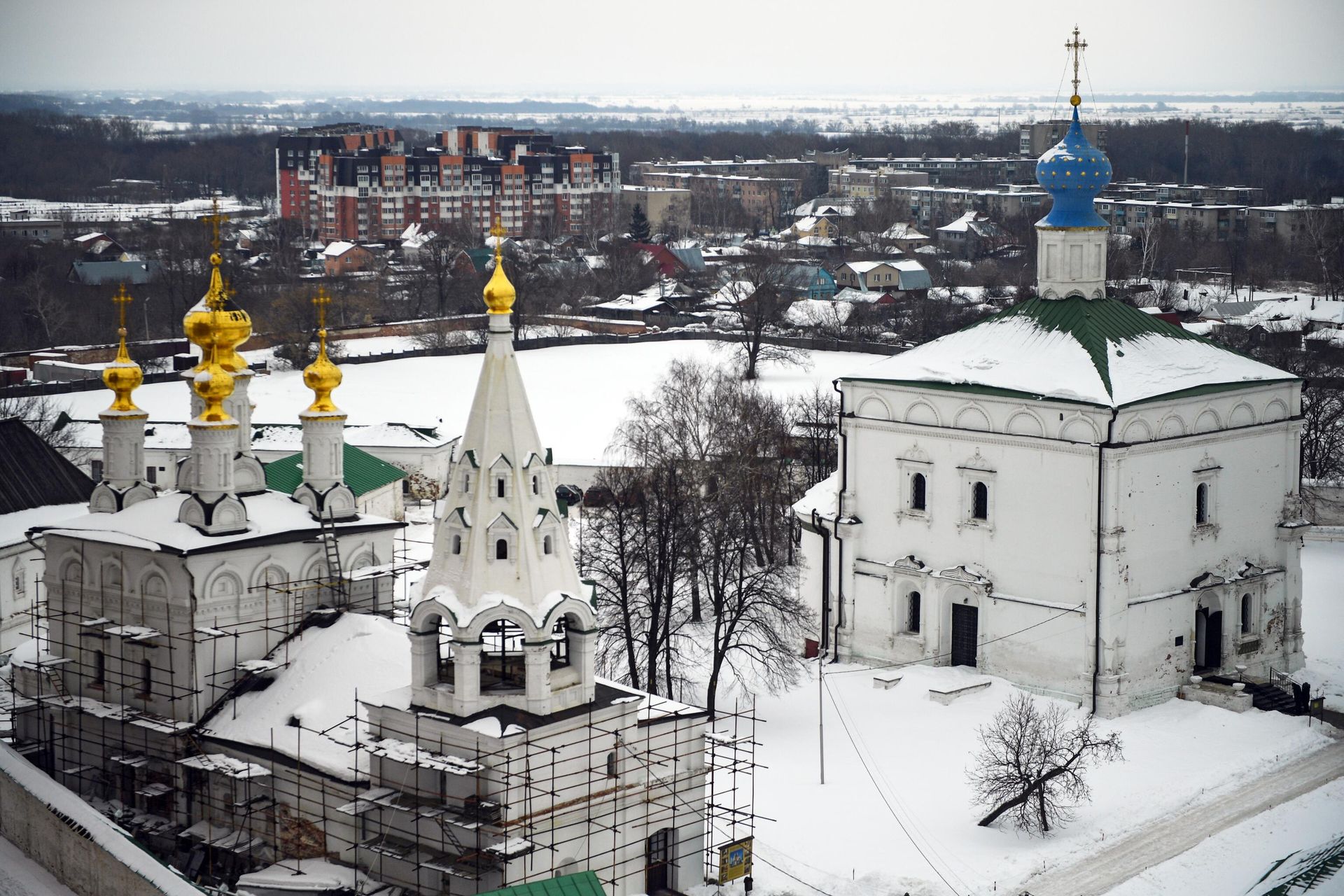 Cпаco-Преображенский собор (справа) и Богоявленский храм Спасо-Преображенского мужского монастыря города Рязани Cпаco-Преображенский собор (справа) и Богоявленский храм Спасо-Преображенского мужского монастыря города Рязани - РИА Новости, 1920, 04.10.2021
