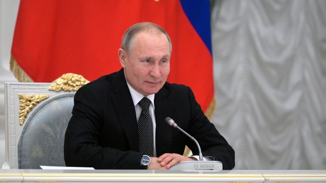 Президент РФ Владимир Путин во время встречи с рабочей группой по подготовке предложений о внесении поправок в Конституцию РФ Президент РФ Владимир Путин во время встречи с рабочей группой по подготовке предложений о внесении поправок в Конституцию РФ