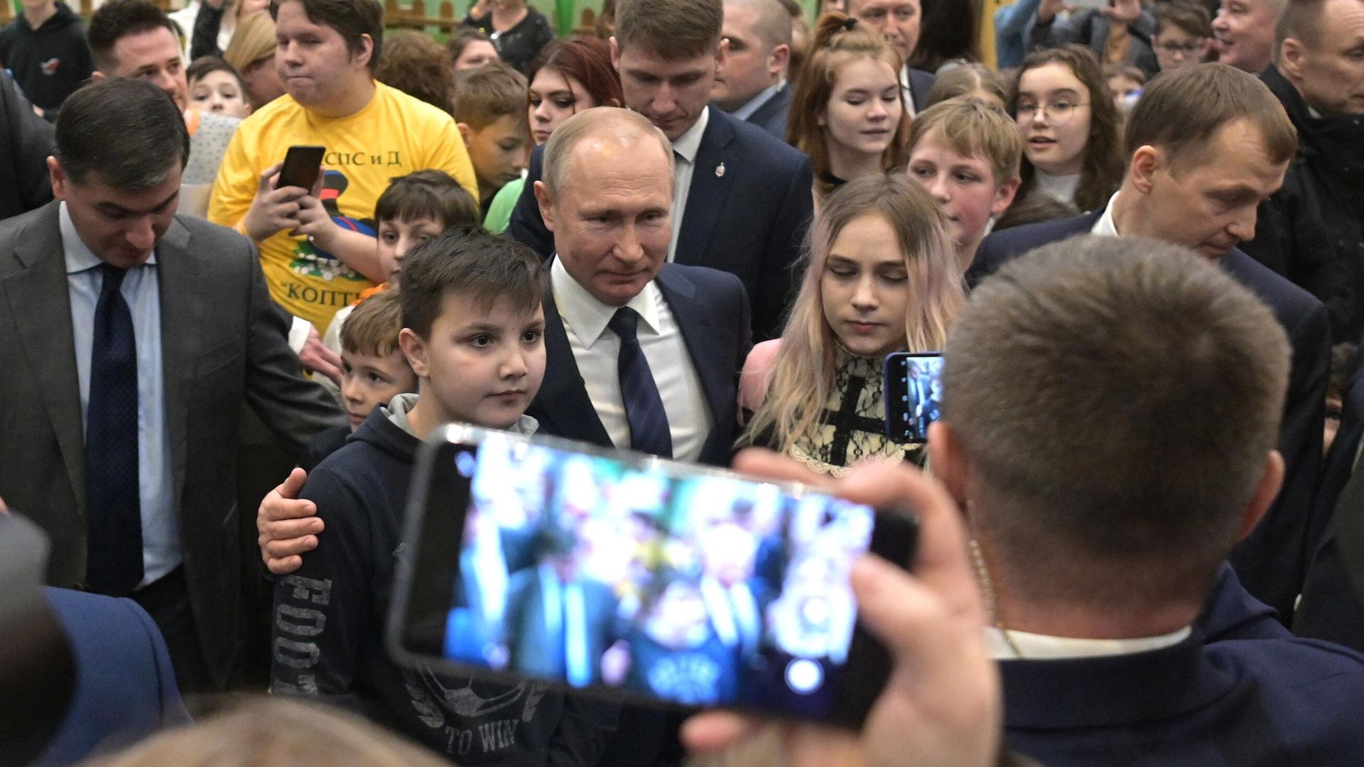 Президент РФ Владимир Путин в новом детском парке развлечений Остров мечты Президент РФ Владимир Путин в новом детском парке развлечений Остров мечты - РИА Новости, 1920, 28.02.2020