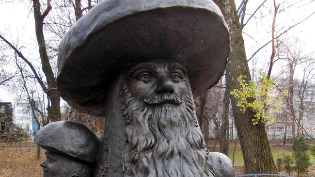 Памятник грибы с глазами Памятник грибы с глазами
