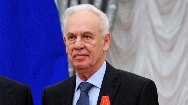 Главный конструктор ОКБ Сухого Роллан Мартиросов Главный конструктор ОКБ Сухого Роллан Мартиросов