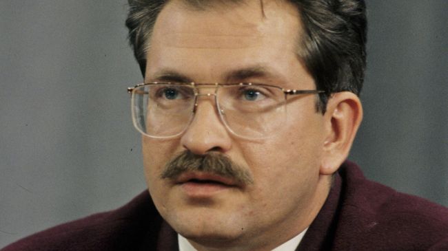 Тележурналист Владислав Листьев Тележурналист Владислав Листьев