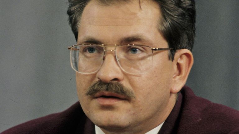 Тележурналист Владислав Листьев Тележурналист Владислав Листьев
